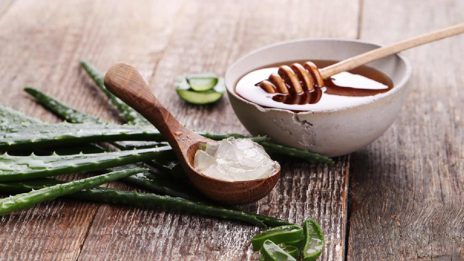 Ice, aloe vera and honey