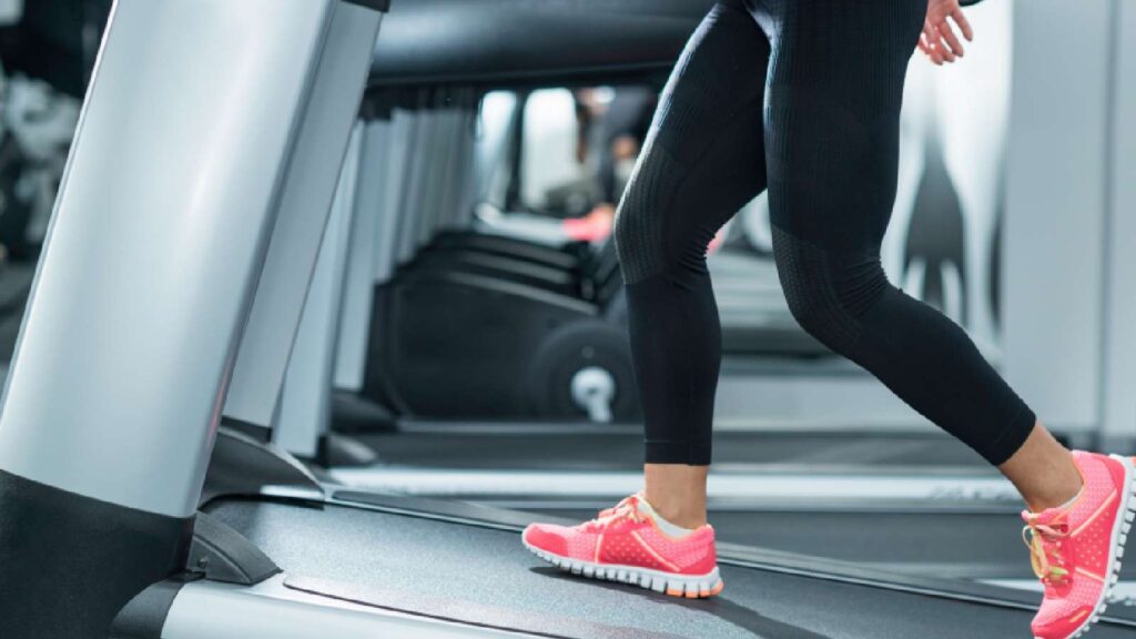 12-3-30 treadmill workout: Incline walking better than running for fat loss, reveals a study