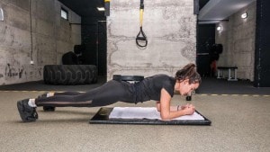Want a stronger core? Try weighted planks to burn more fat and build muscles