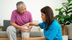 Worried about your parents&rsquo; knee pain? 7 expert-recommended exercises for seniors